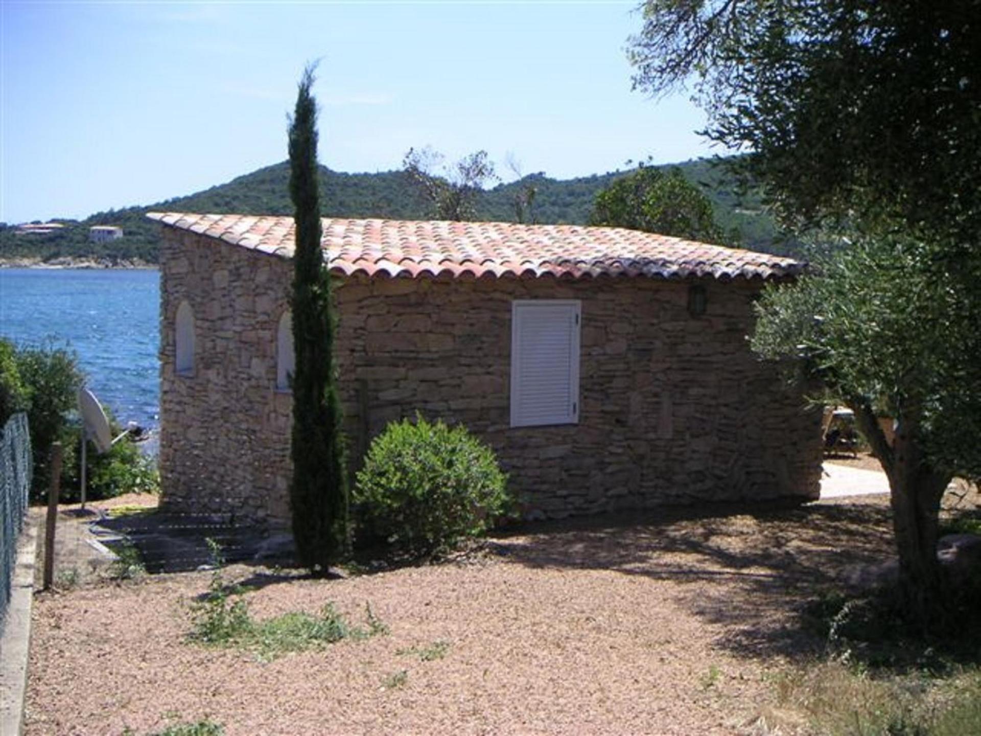 Faounzina Village